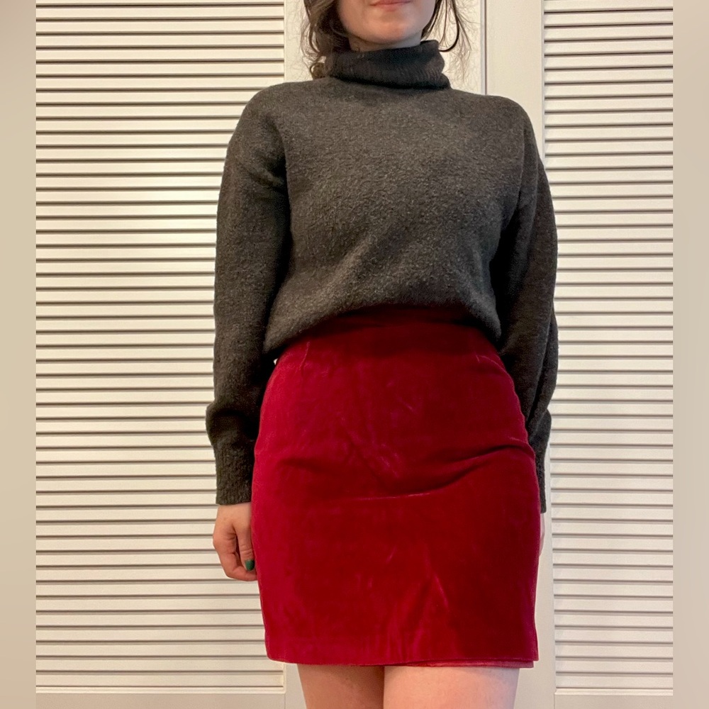 Red velvet mini skirt! Boutique purchase in Italy.